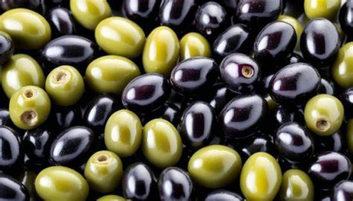 Are black olives ripe green olives?
