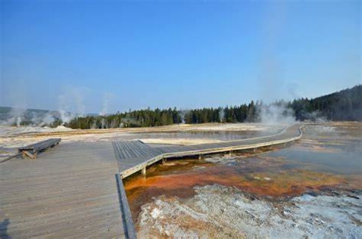 Are Yellowstone hot springs dangerous?
