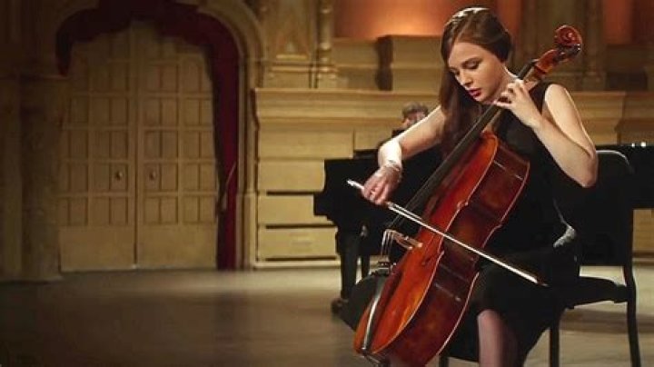 Can Chloe Moretz play cello in real life?