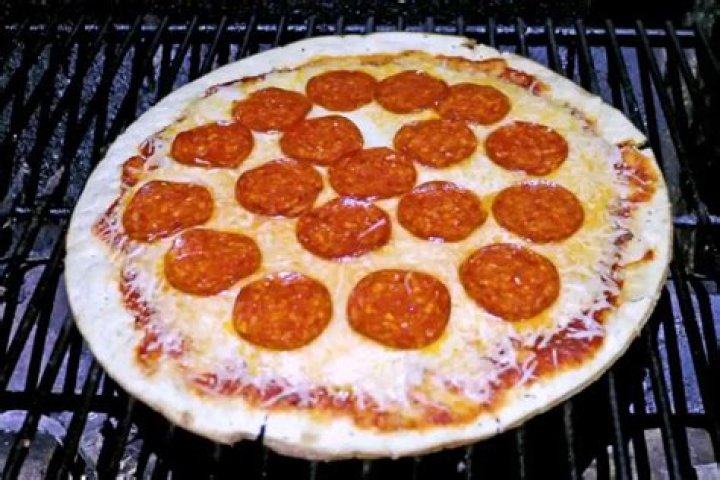 Can I cook a pizza on a BBQ?