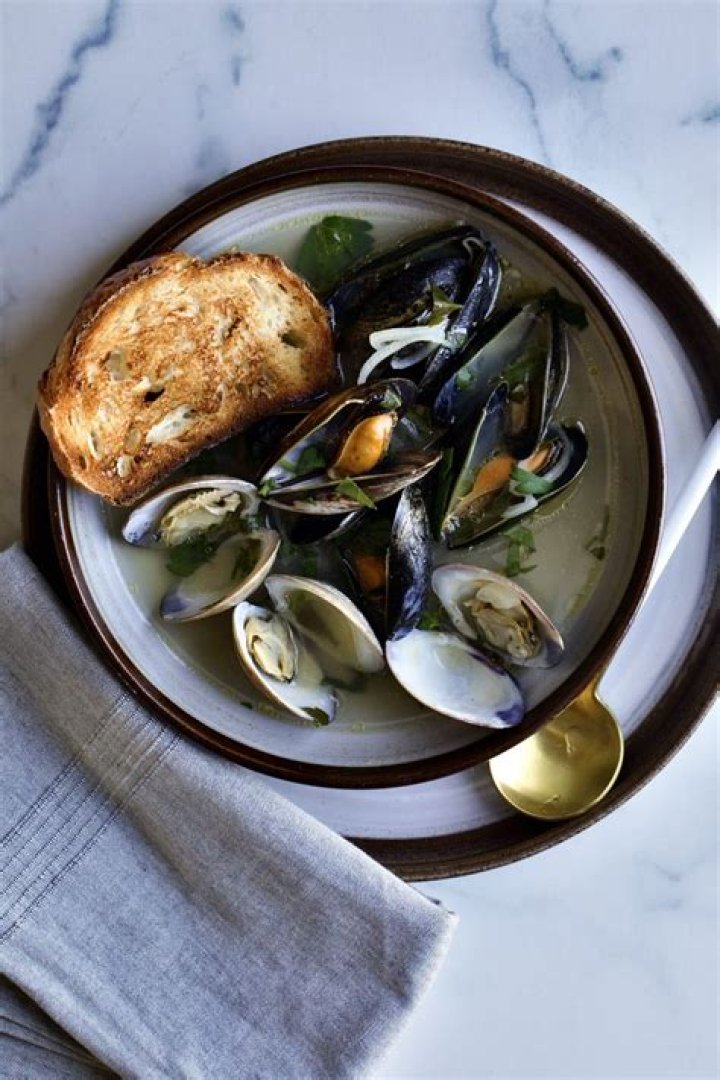 Can I Steam clams and mussels together?