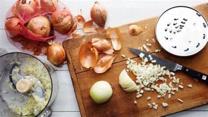Can I use a food processor to chop onions?