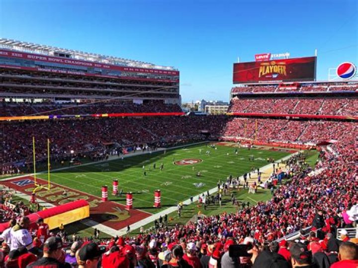 Can you bring binoculars to Levi Stadium?