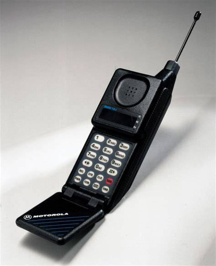 Can you call a cell phone from jail?
