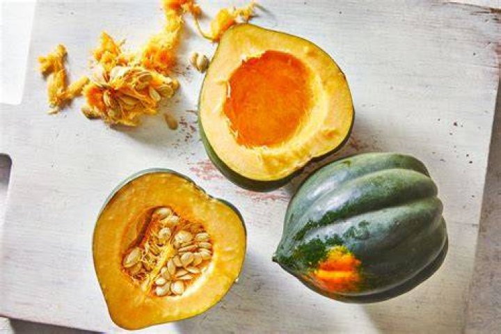 Can you eat banana squash skin?