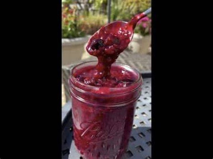 Can you freeze fruit compote?