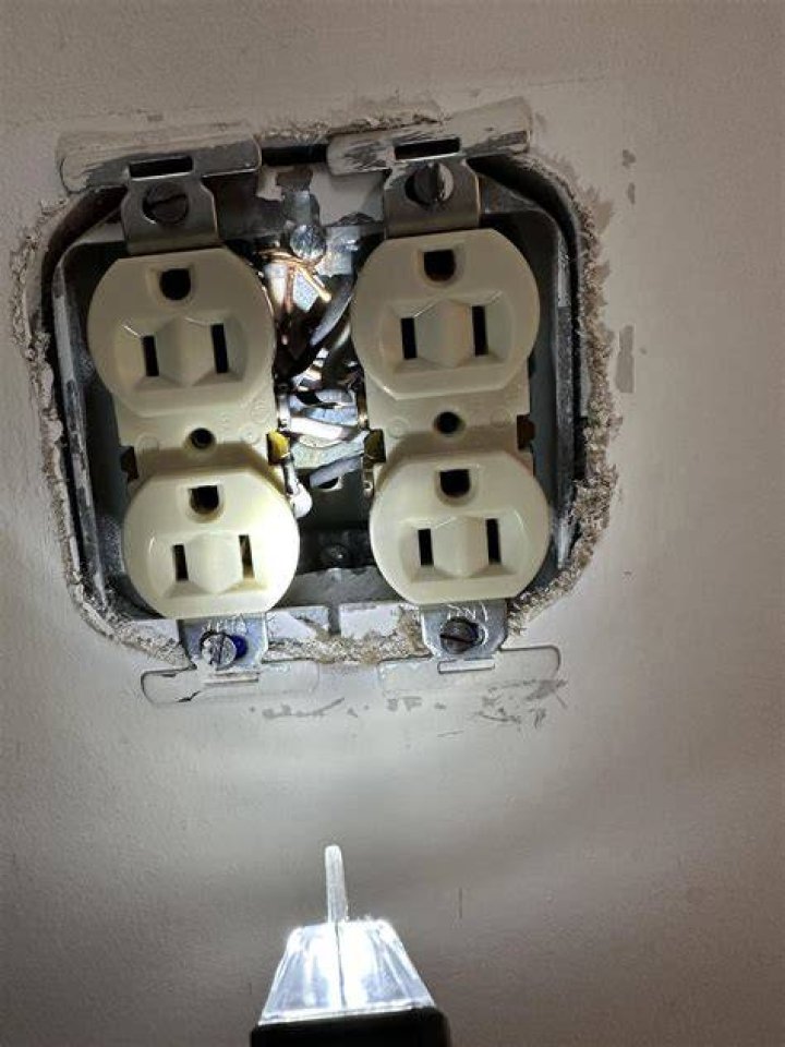Can you ground an outlet to the box?