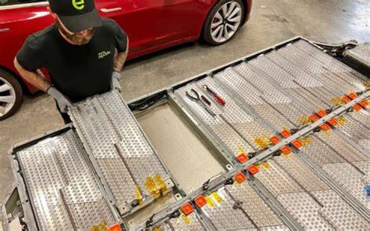 Can you replace Tesla battery?