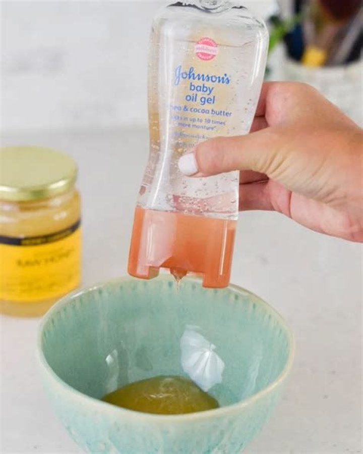 Can you use baby oil gel on hair?