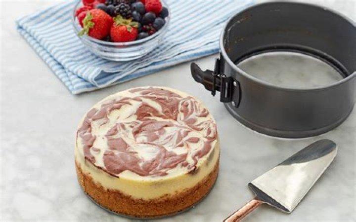 Can you use parchment paper in a springform pan for cheesecake?