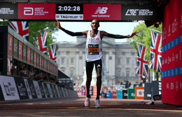 Did the original marathon runner die?