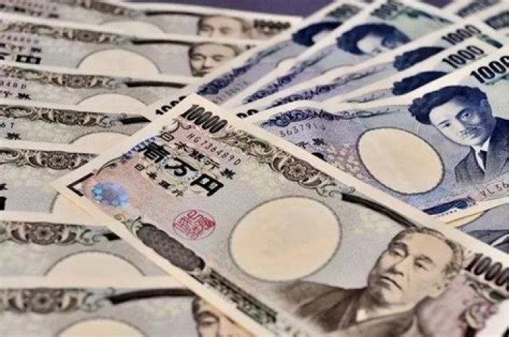 Do China and Japan use the same currency?