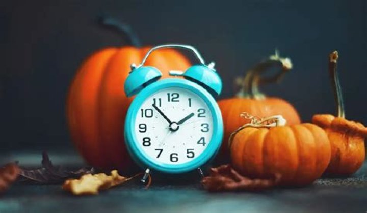 Do Clocks go back in Bulgaria?