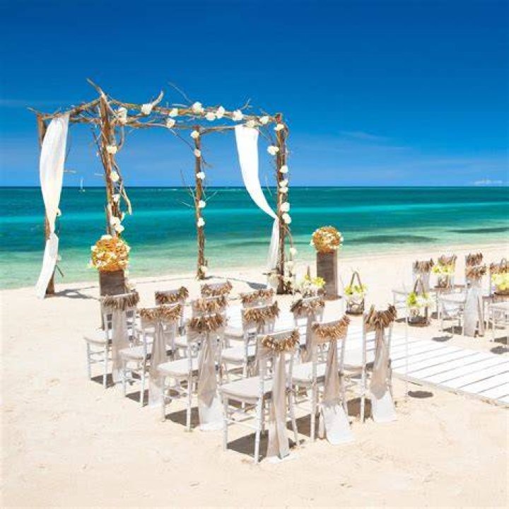 Do I need a permit to get married on the beach in Florida?