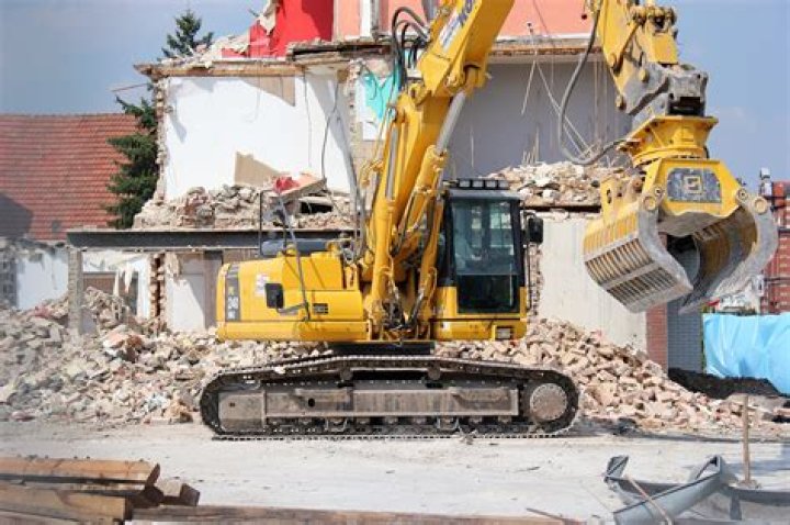Do I need a permit to tear down a house?