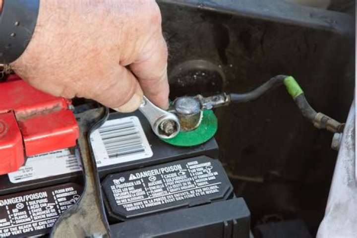 Do I need to disconnect car battery to change stereo?