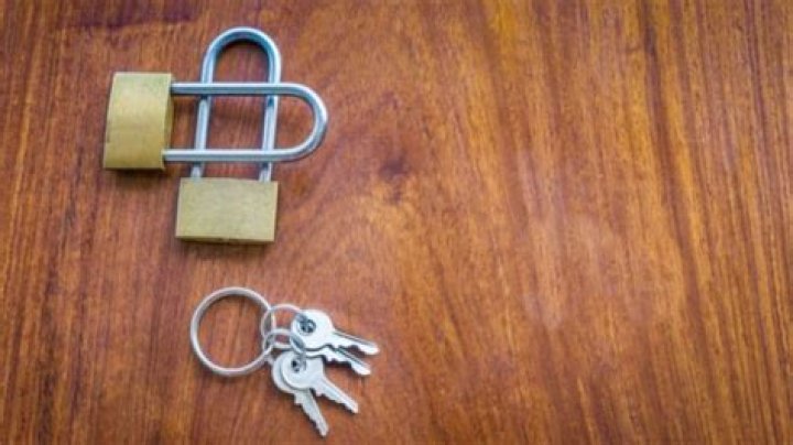 Do mailmen have keys to every building?