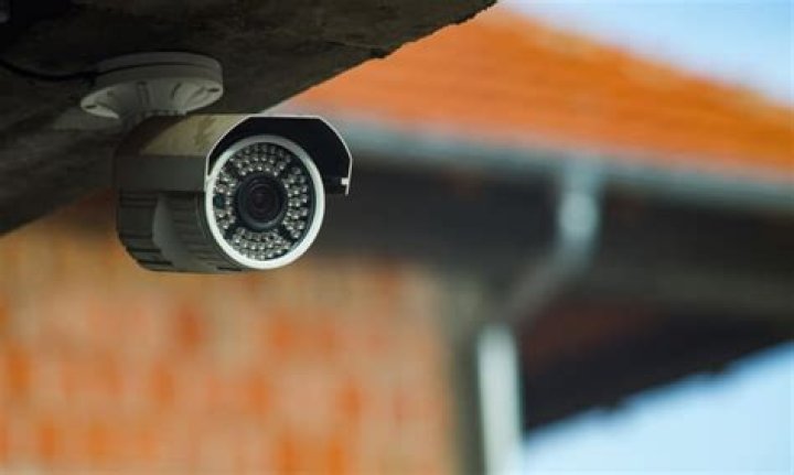 Do security cameras prevent home burglary?