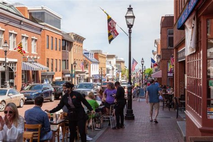 Does Annapolis MD have a beach?