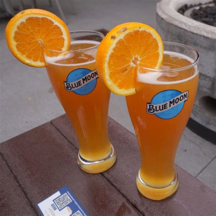 Does Blue Moon beer have orange in it?