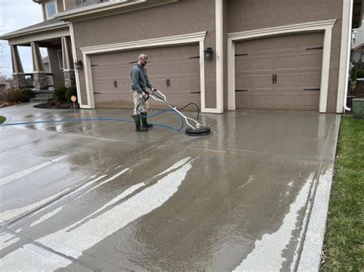 Does concrete driveway need sealing?