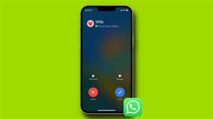 Does iPhone 4 have WhatsApp video call?