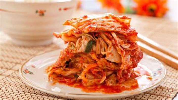 Does kimchi improve skin?