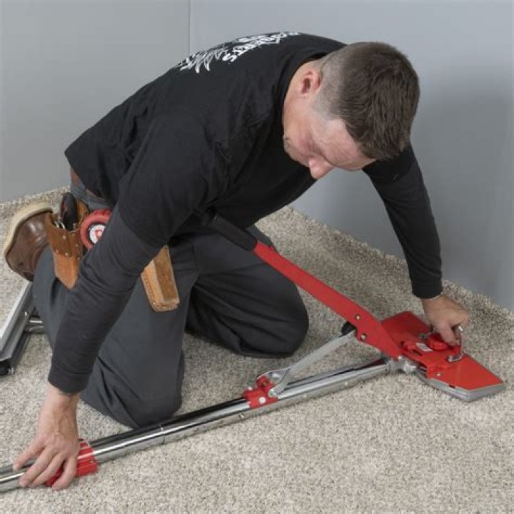 Does Menards rent carpet stretchers?