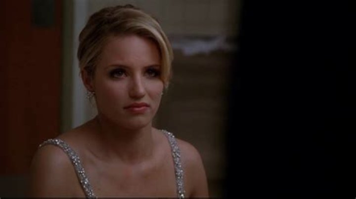 Does Quinn walk again in glee?