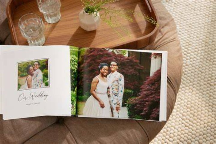 How do I change my cover photo on Shutterfly?