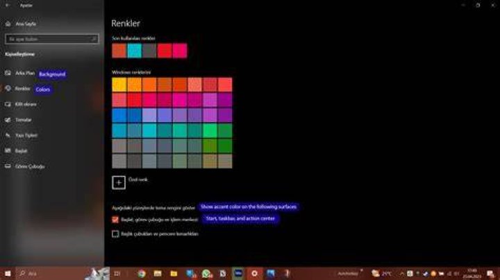 How do I change the cover art in Windows 10?