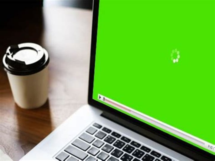 How do I fix green screen on Windows 10?