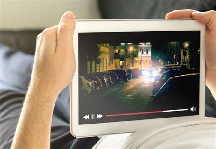 How do I keep YouTube app playing on Android?