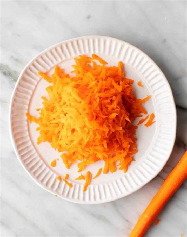 How do I make grated carrots?