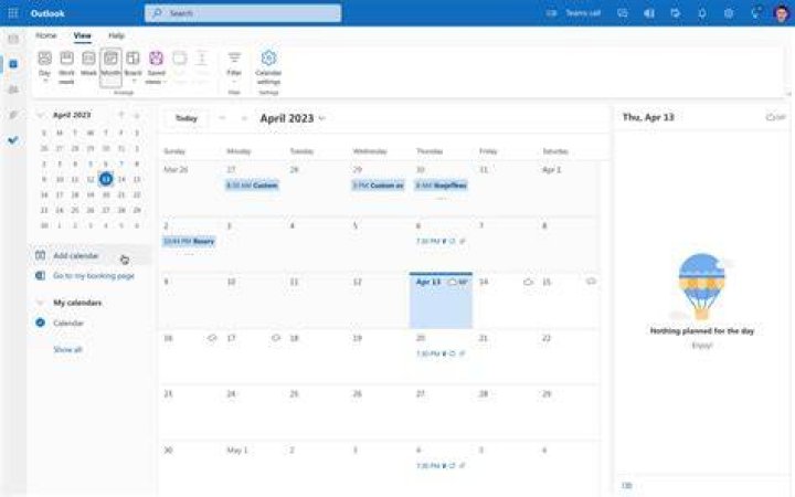 How do I make my Outlook calendar box bigger?