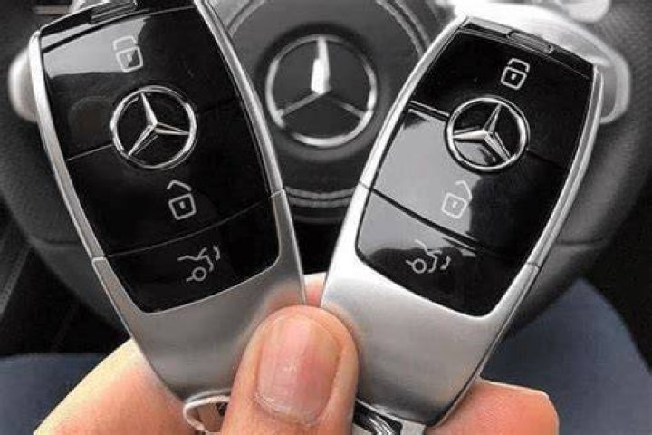 How do I recode my Mercedes key fob?