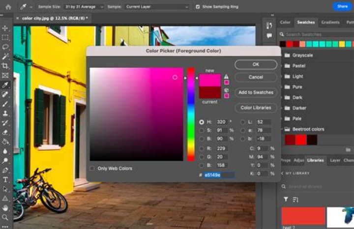 How do I replace a color in Photoshop 7?