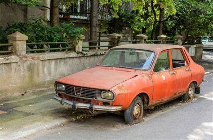 How do I report an abandoned car in Santa Clara County?