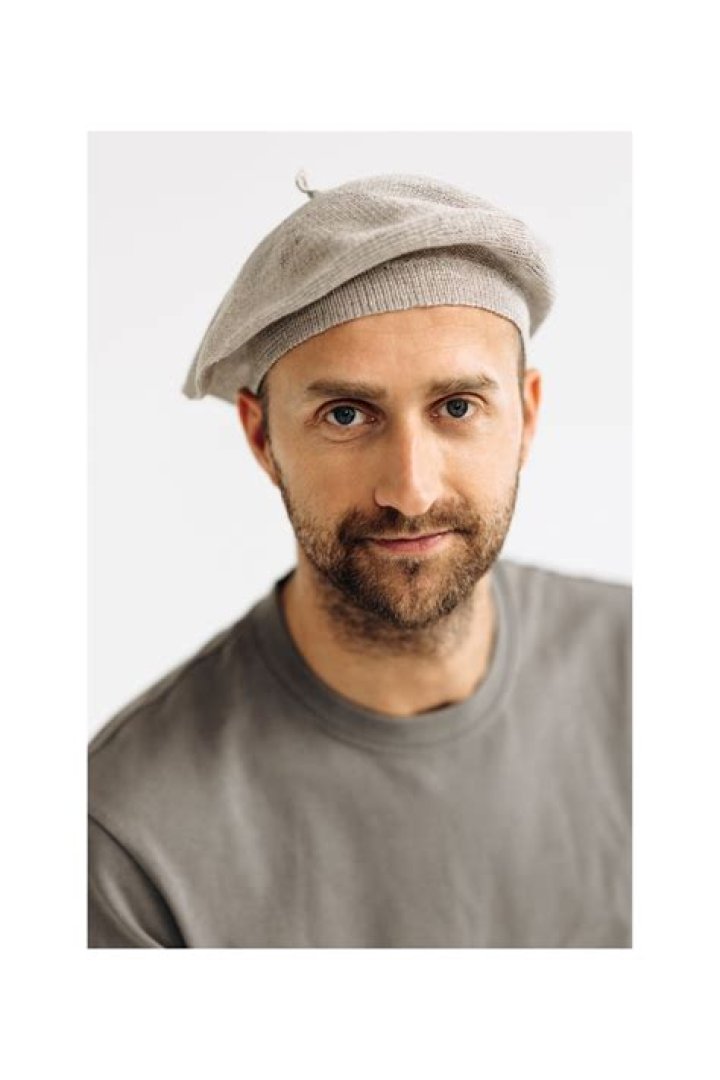 How do men wear berets?