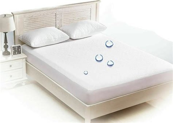 How do you clean a vinyl mattress cover?