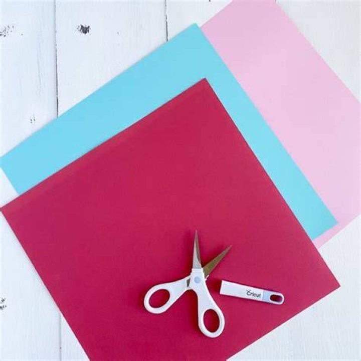 How do you cut wallpaper with a knife?