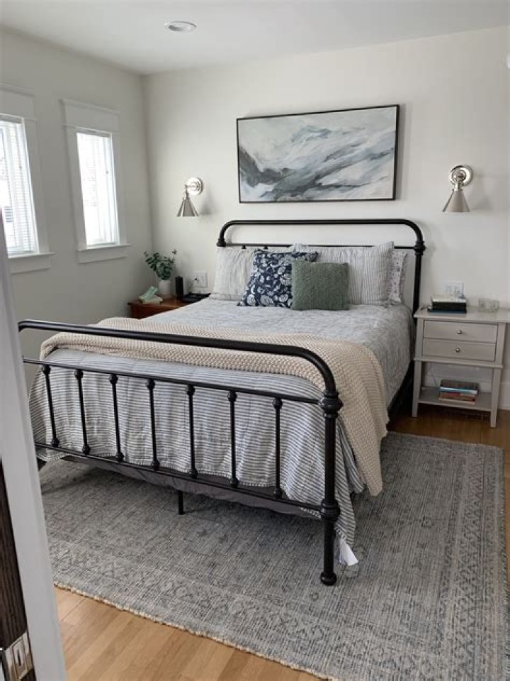How do you decorate a room with a metal bed?