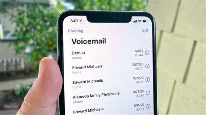 How do you delete all voicemails on Android?