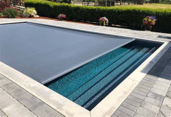 How do you dry a pool cover?