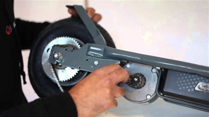 How do you fix a Razor e300 scooter?