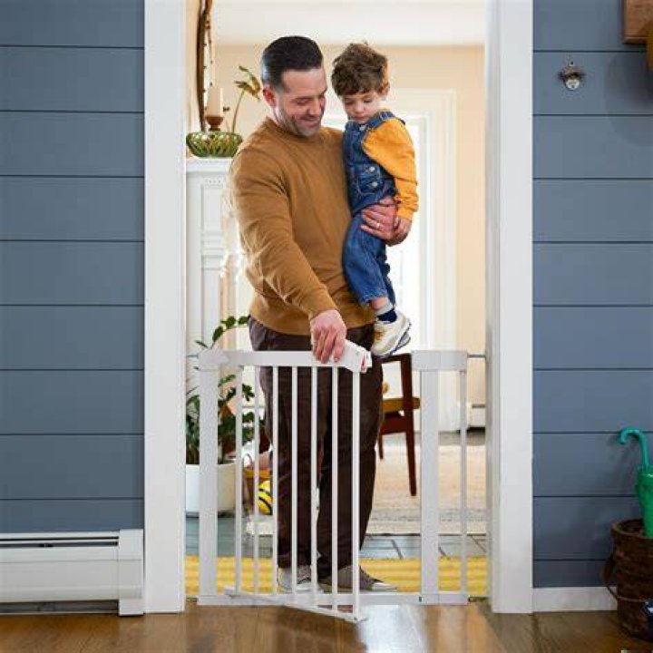 How do you make a baby gate?