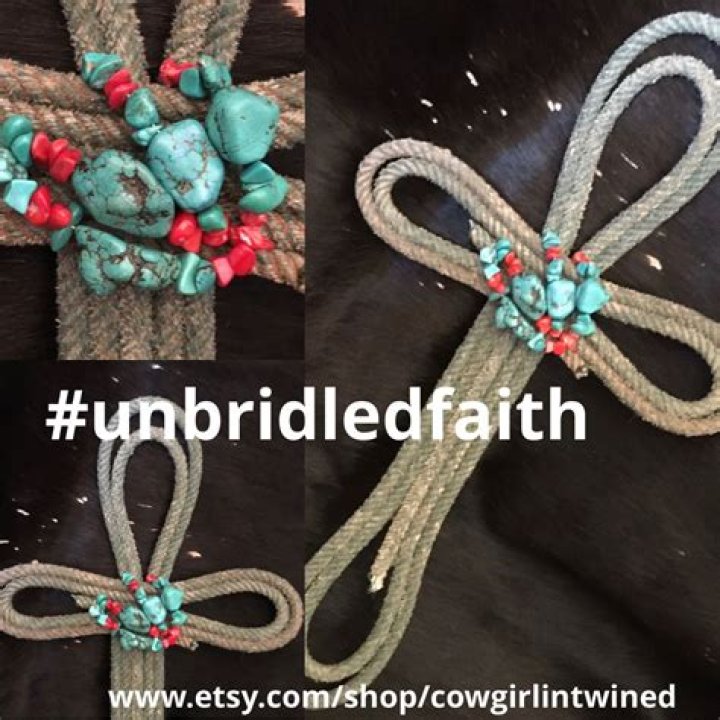 How do you make a lariat rope cross?