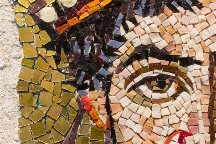 How do you make a mosaic rock?