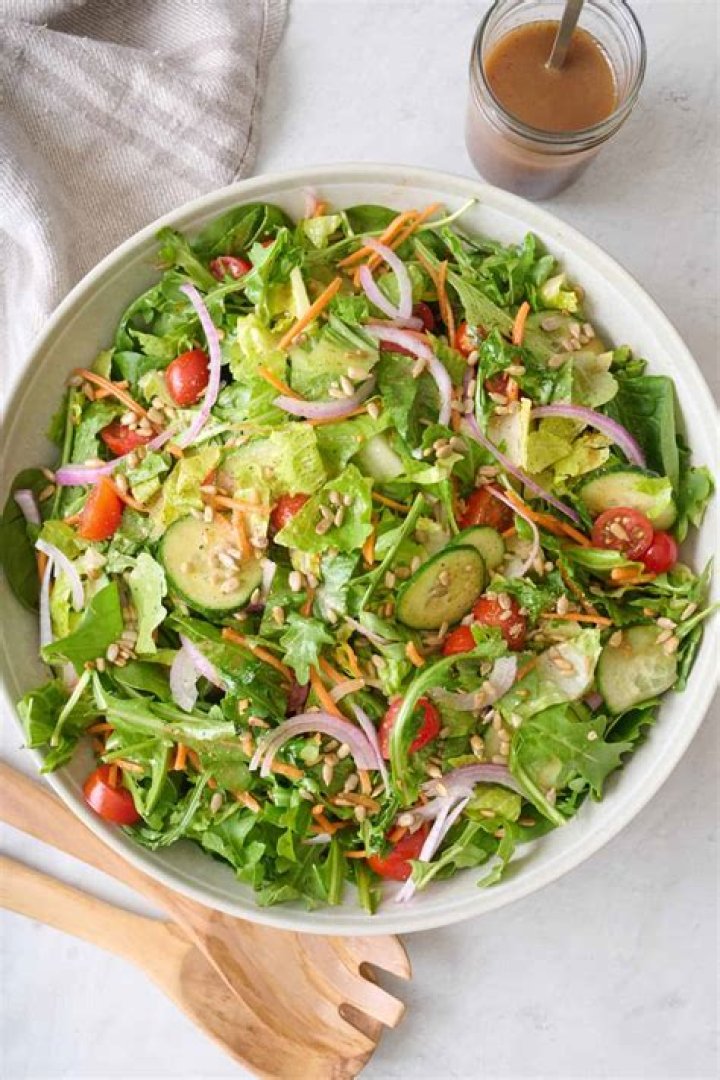 How do you make a salad last all week?