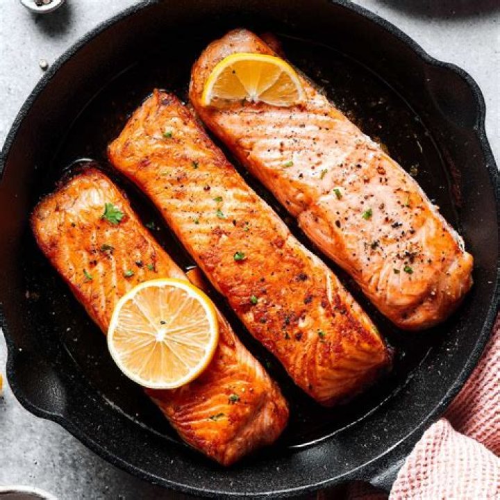 How do you pick a good piece of salmon?